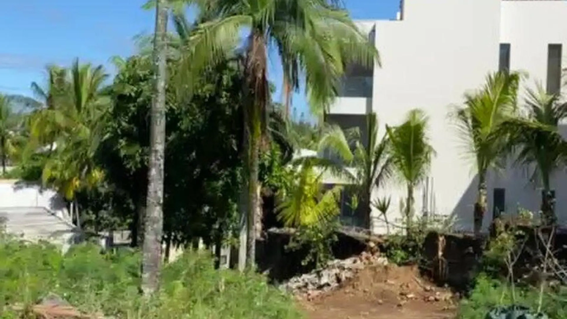 1 - plot of land for sale in pointe aux canonniers pamplemousses mauritius