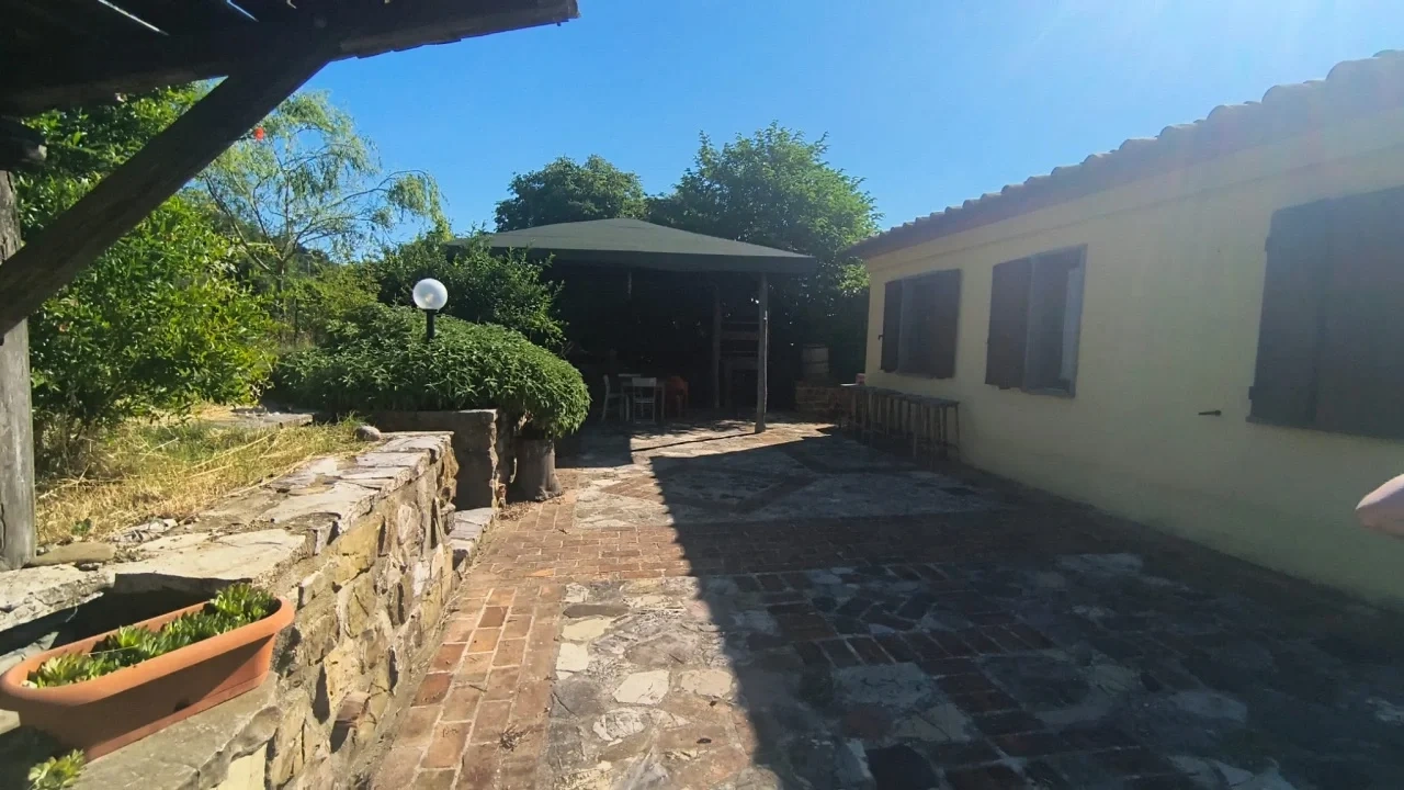 2 - verkoop appartement castell'azzara tuscany italië