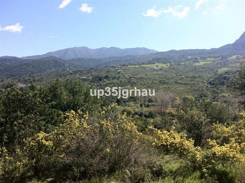 Terreno de 360 000 m²