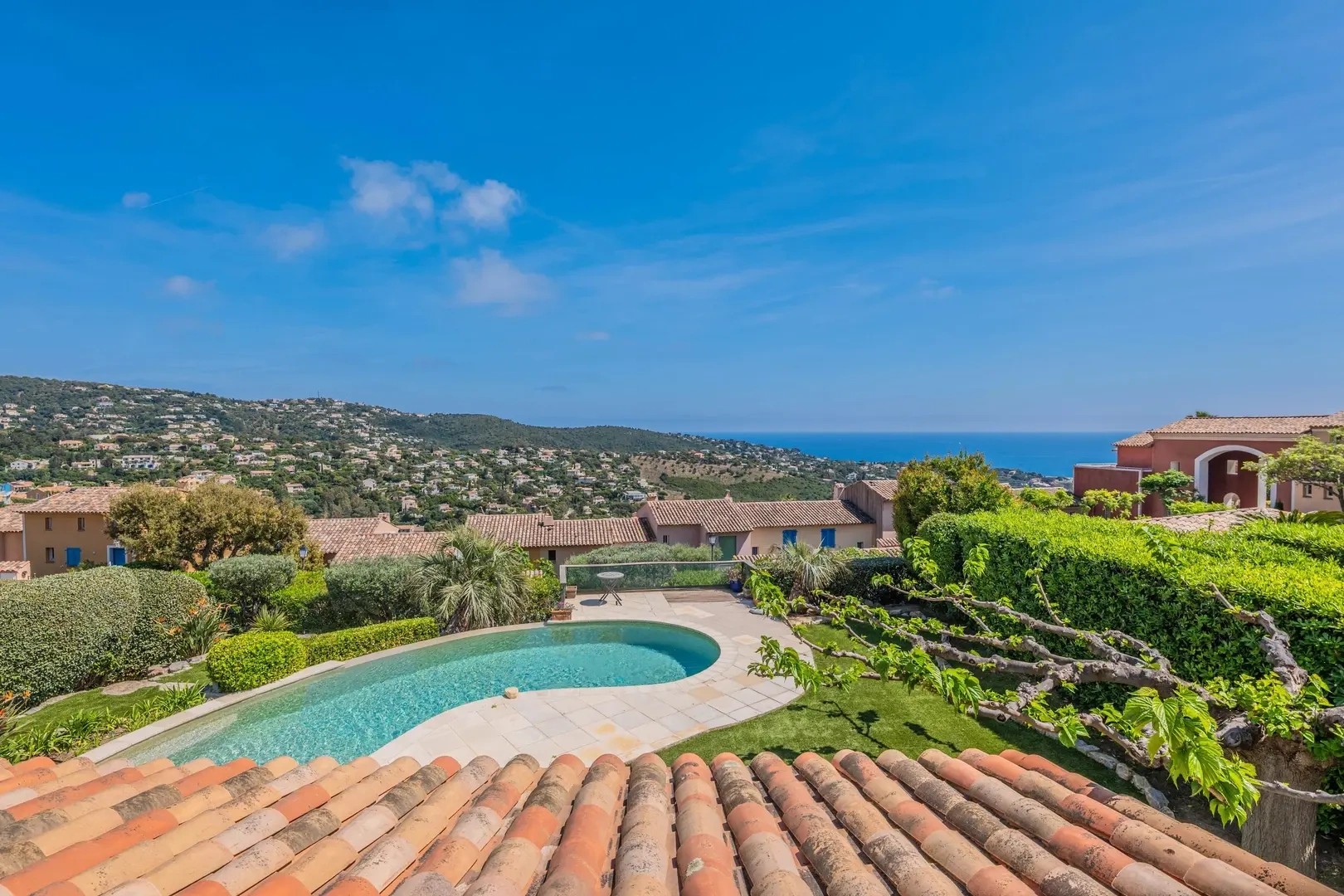 2 - sea view house for sale in les issambres var france