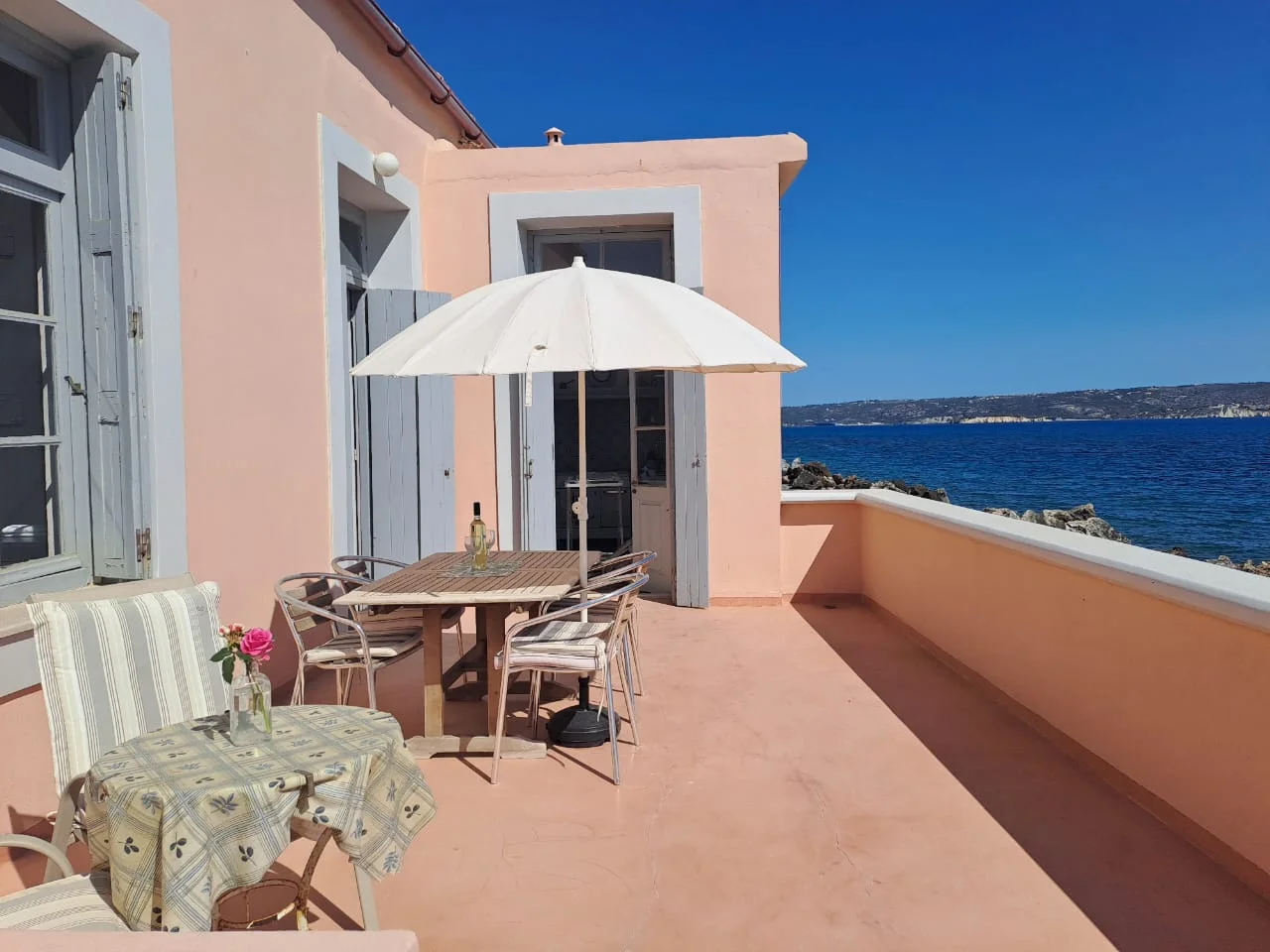 1 - vente maison pieds dans l'eau kalyves crète grèce