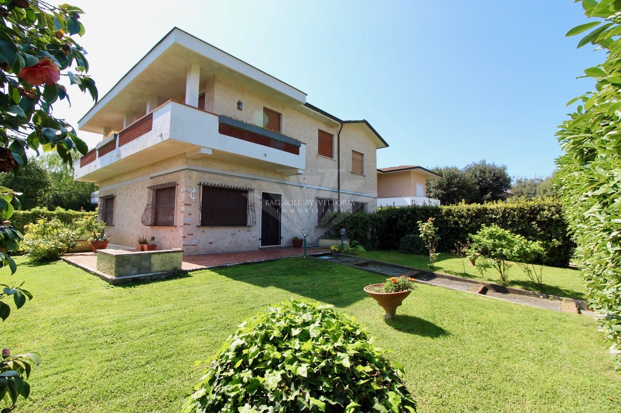 1 - verkoop appartement strand to voet pietrasanta tuscany italië