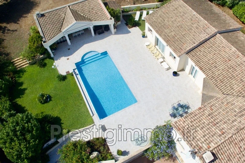Casa vista al mar con terraza