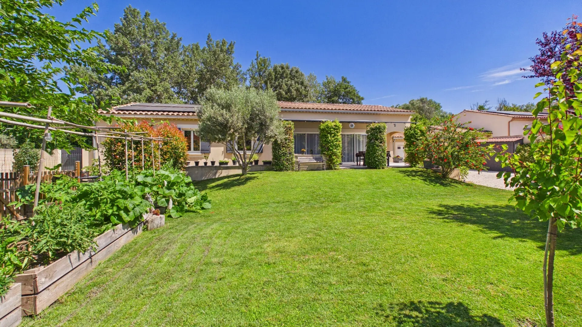 1 - house for sale in eyragues bouches-du-rhône france