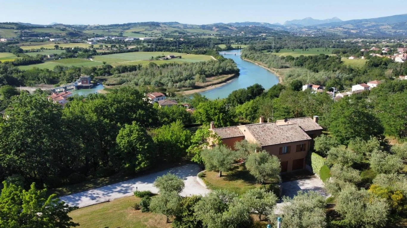 1 - venta casa colli al metauro marcas italia