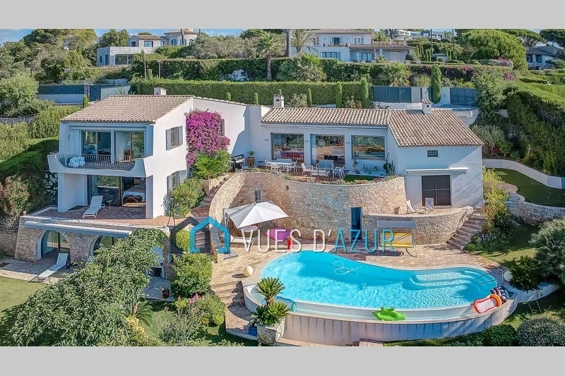 Casa vista al mar con piscina