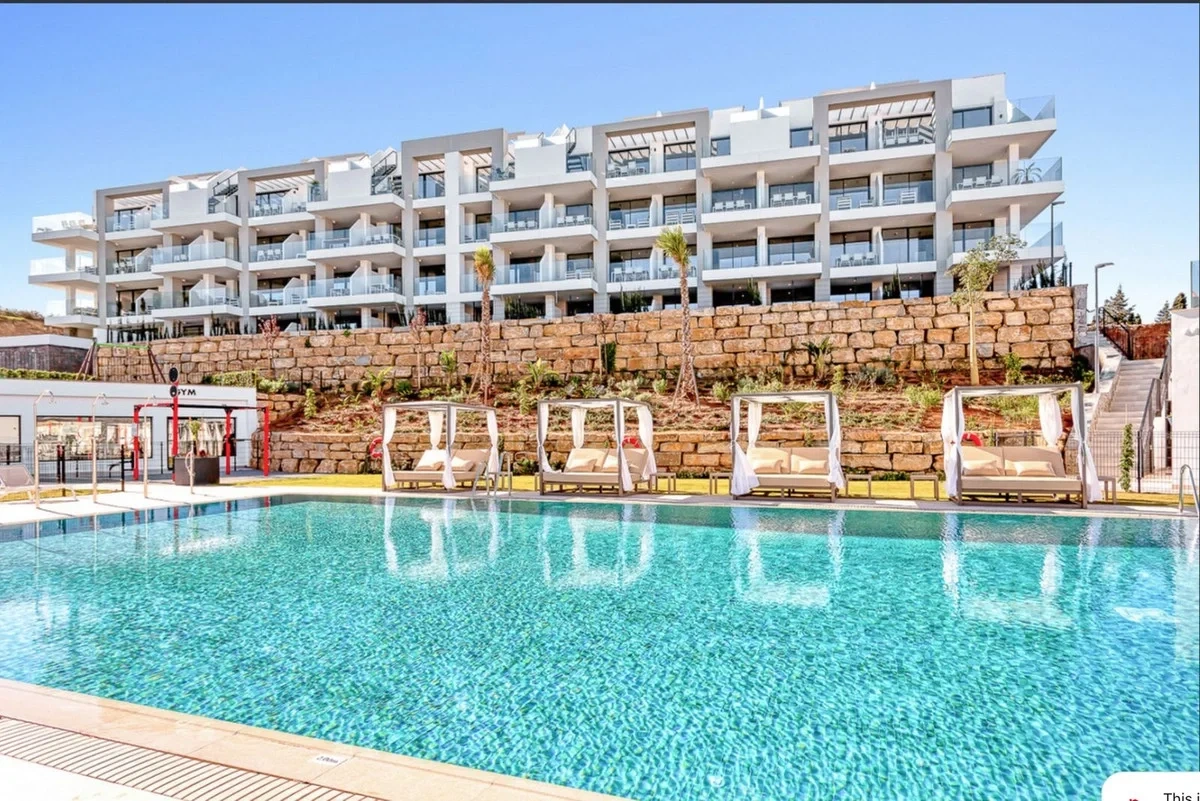Apartamento vista al mar con piscina