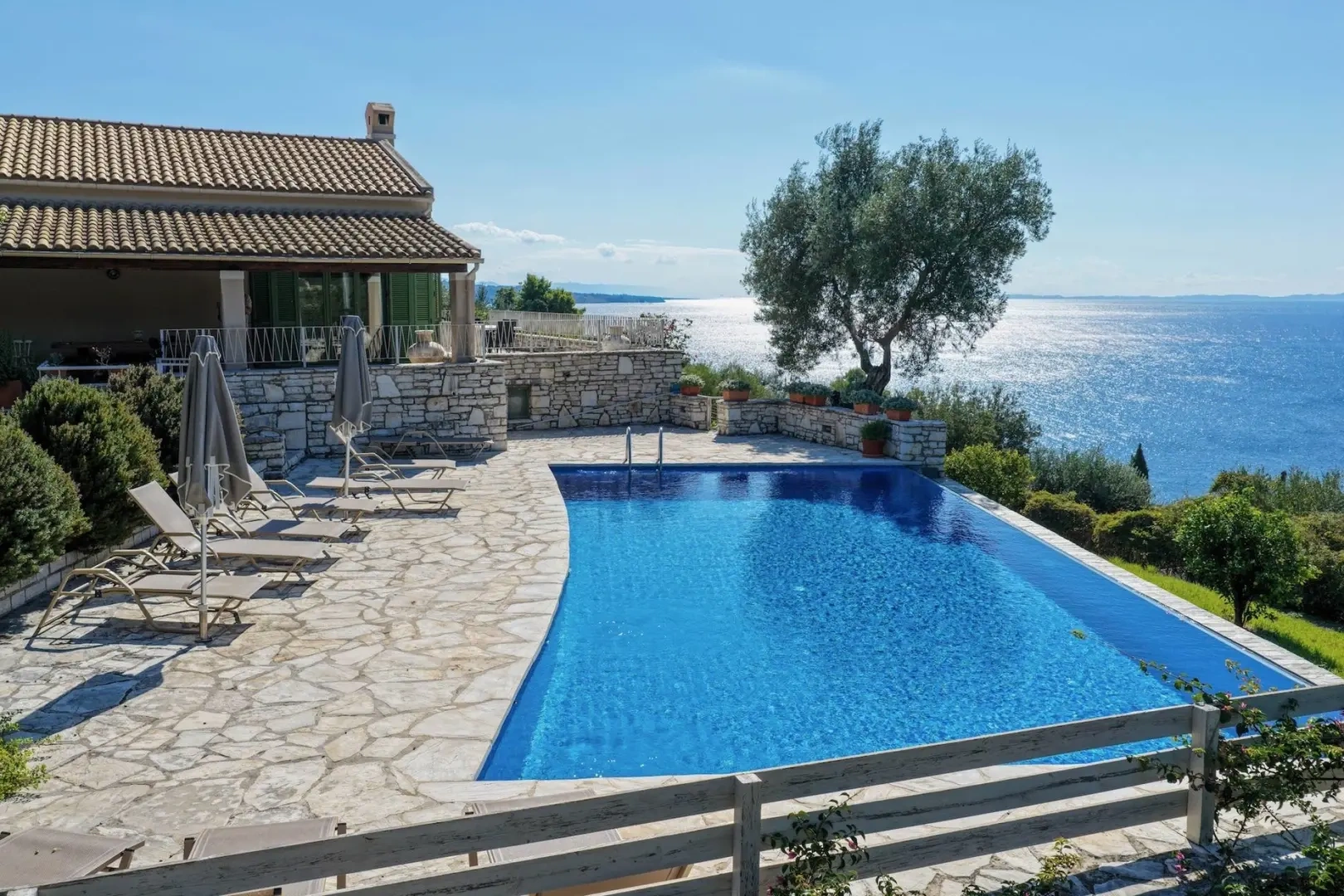 1 - venda casa vista de mar kassiópi ilhas jónicas grécia
