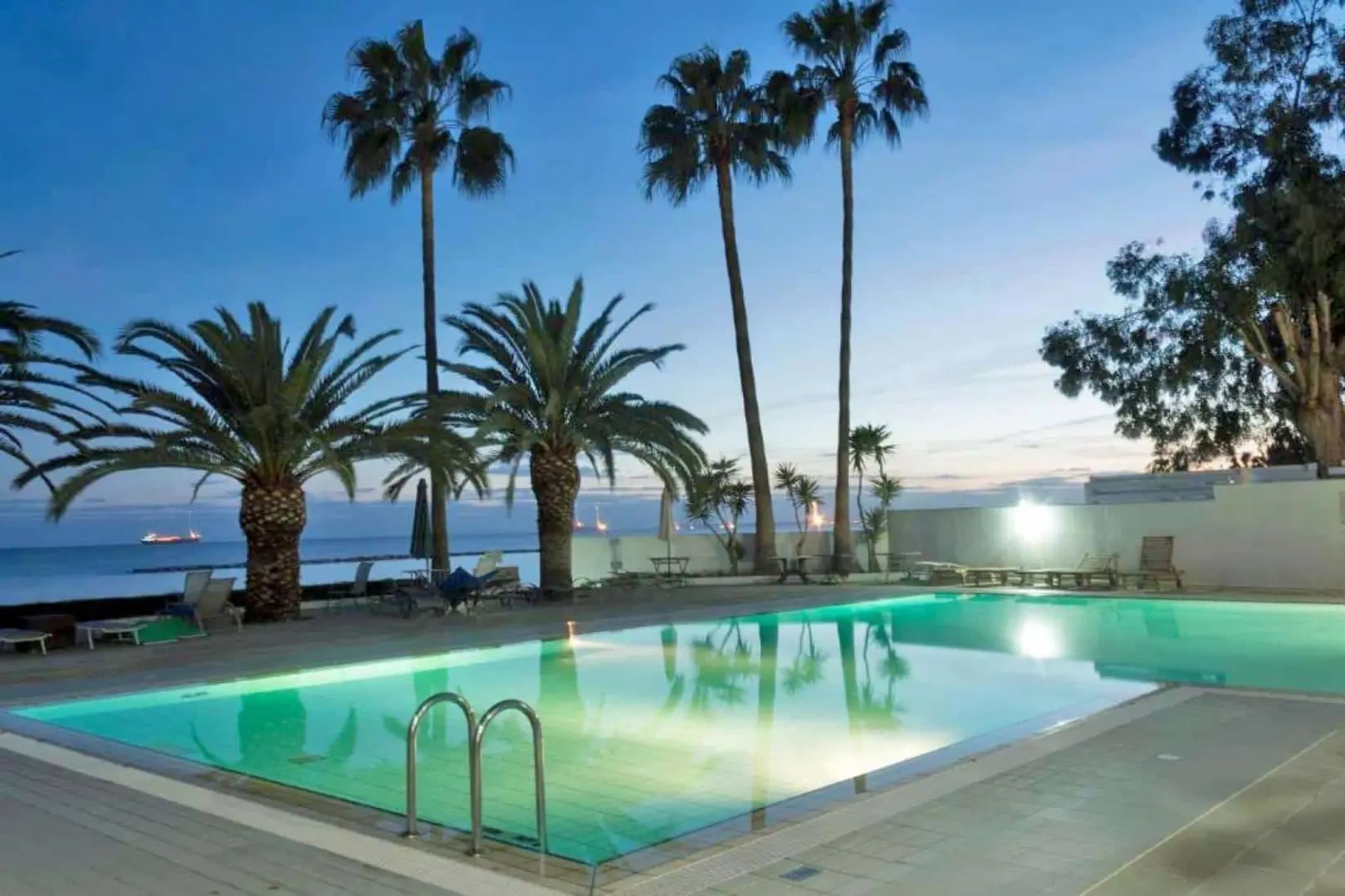 1 - venta apartamento frente al mar yermasoyia limassol chipre