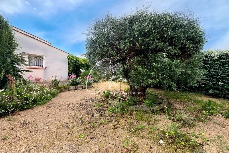 2 - house for sale in fontvieille bouches-du-rhône france