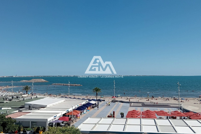 Apartamento vista de mar com terraco