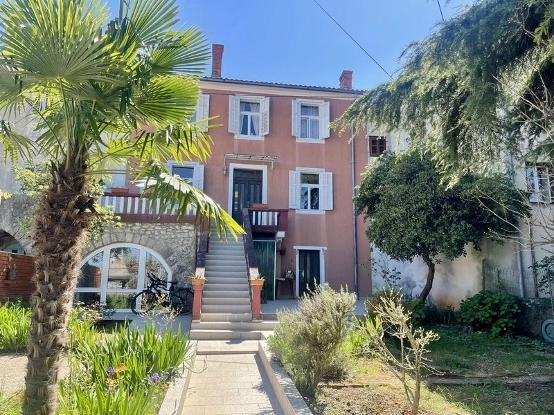 Casa vista de mar com 4 quartos