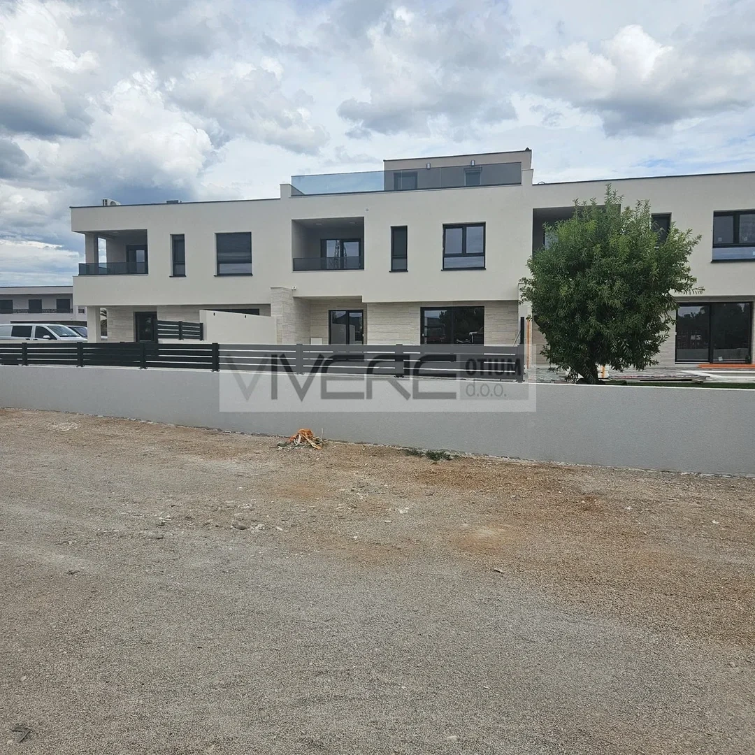 2 - venta casa a pie de playa vodice šibenik-knin croacia