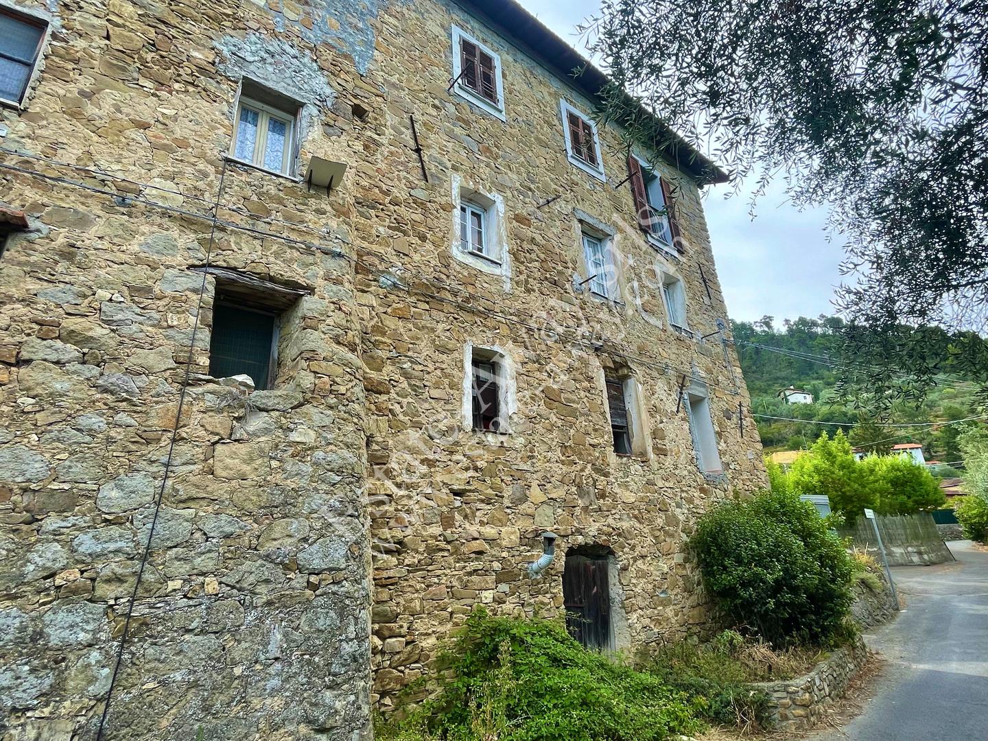 1 - house for sale in soldano liguria italy