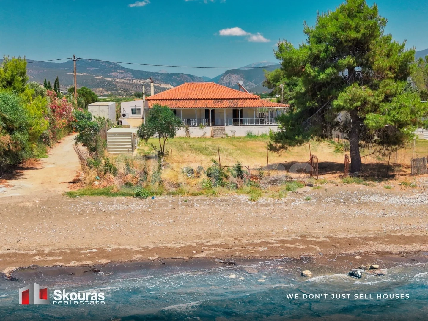 1 - vente maison pieds dans l'eau íria péloponnèse grèce