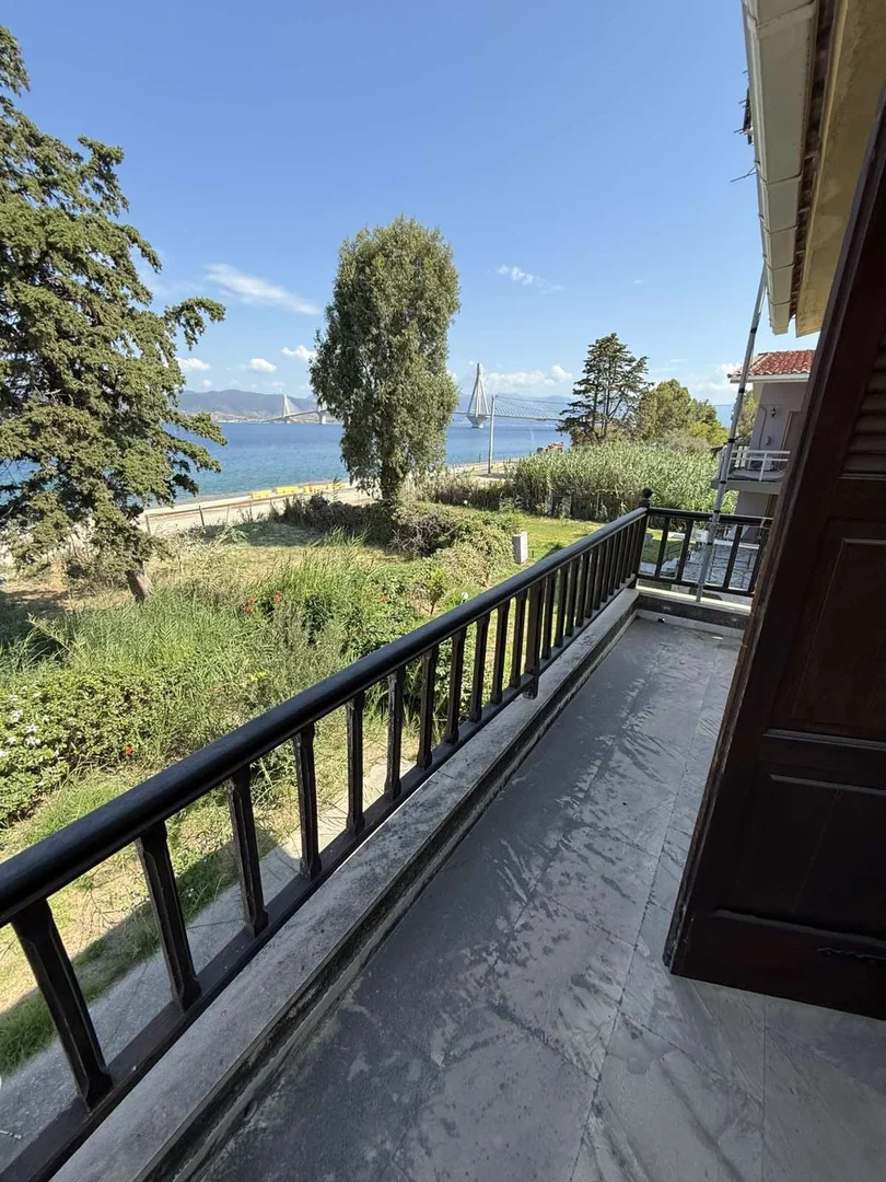 1 - vente maison pieds dans l'eau pátra grèce occidentale grèce