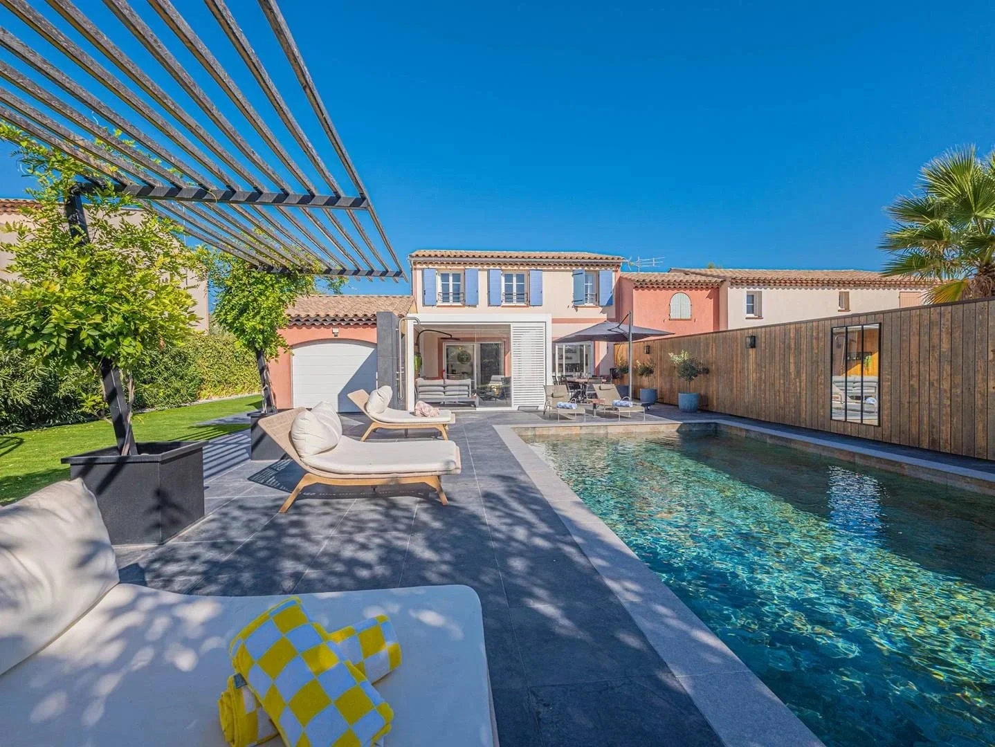 2 - location vacances villa grimaud var france