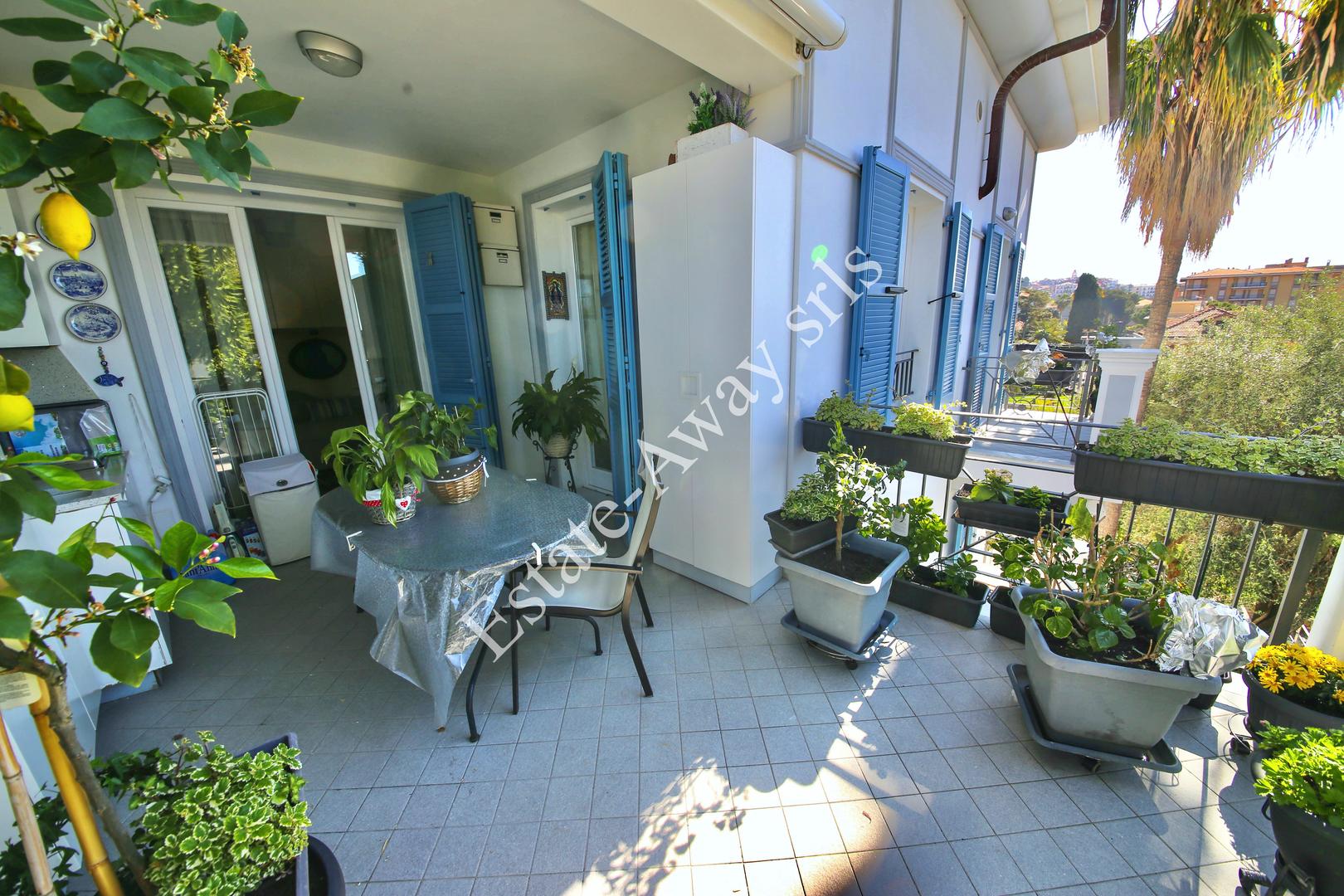 2 - vente appartement plage à pied bordighera ligurie italie