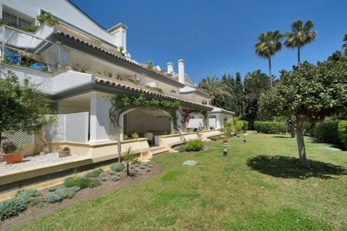 1 - verkoop appartement aan het water estepona - costa del sol andalusië spanje