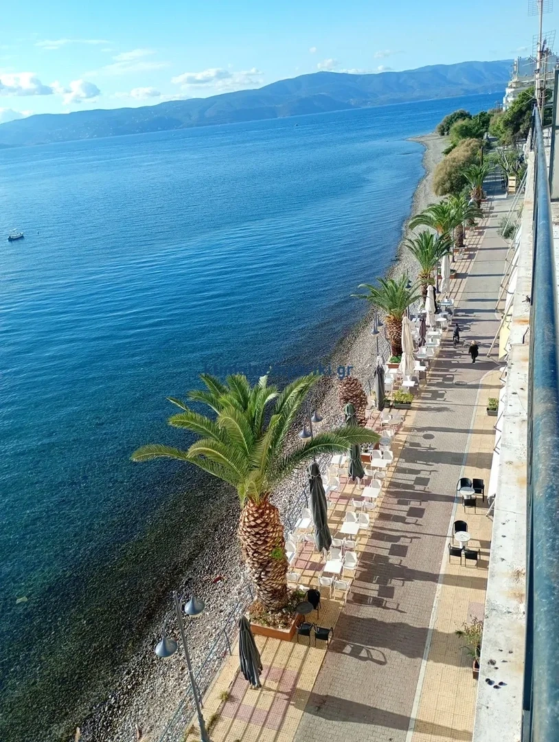 2 - venda espaço comercial frente ao mar ágioi theódoroi peloponeso grécia