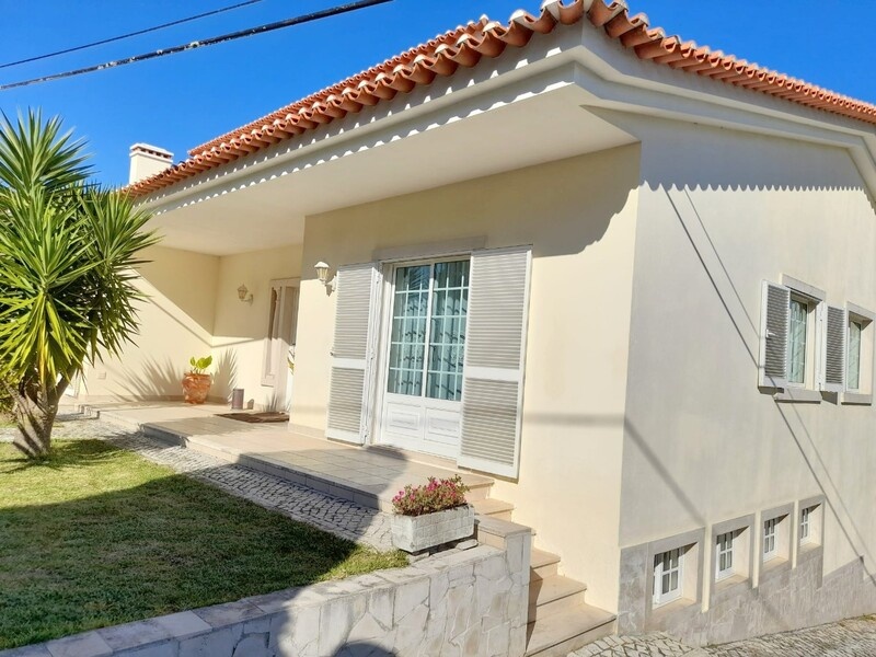 Villa for sale in Salir de Matos of 427 m²