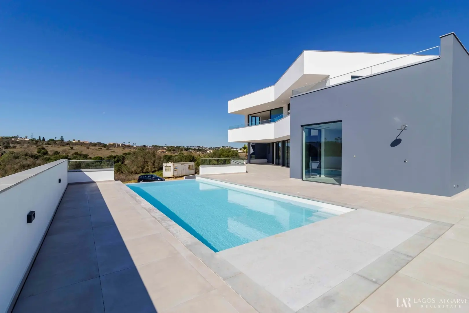 Casa vista al mar con piscina