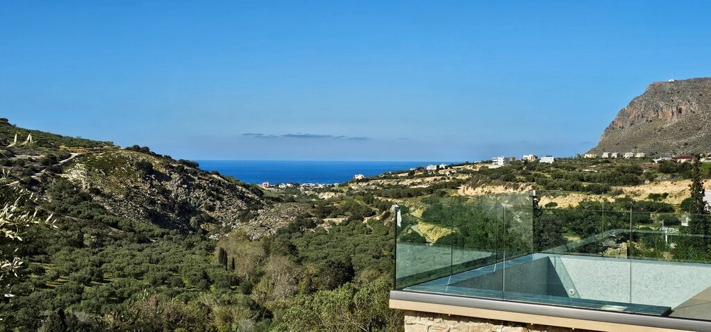 2 bedroom sea view house with swimming pool