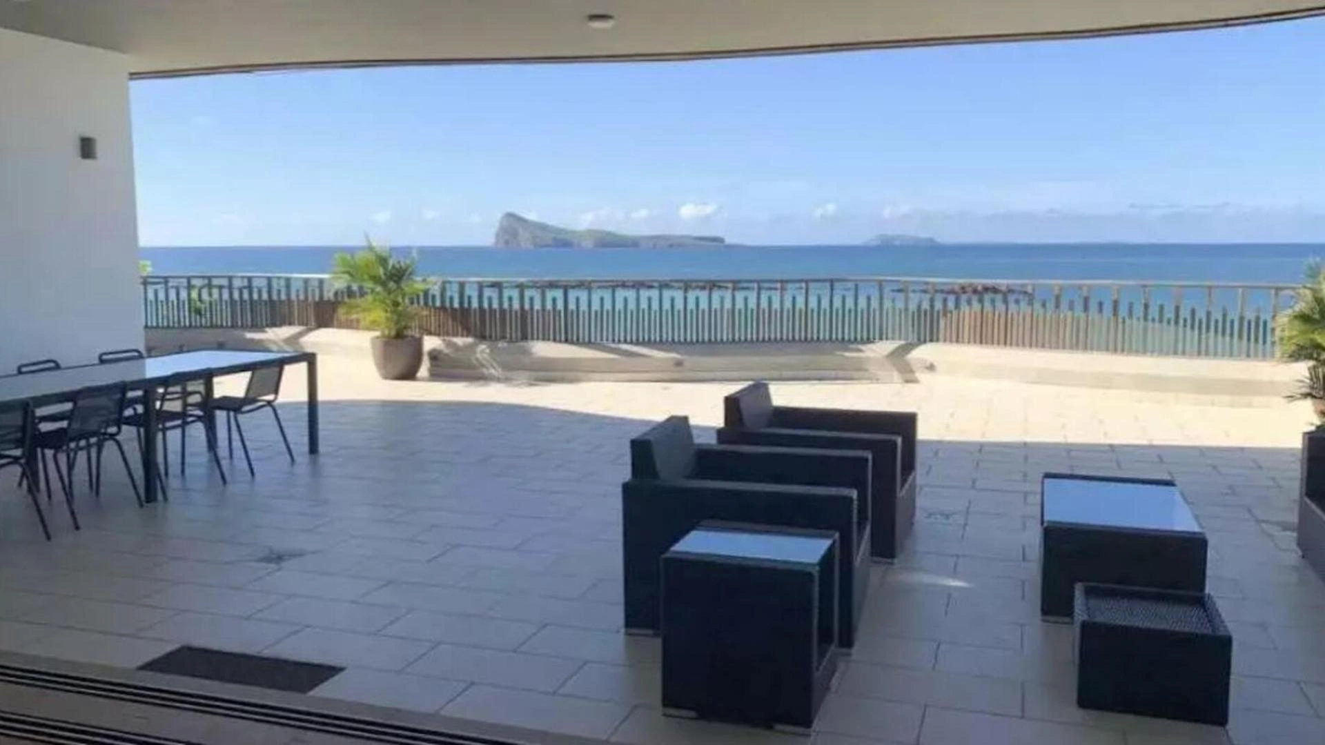 2 - waterfront apartment for sale in cap malheureux rivière du rempart mauritius