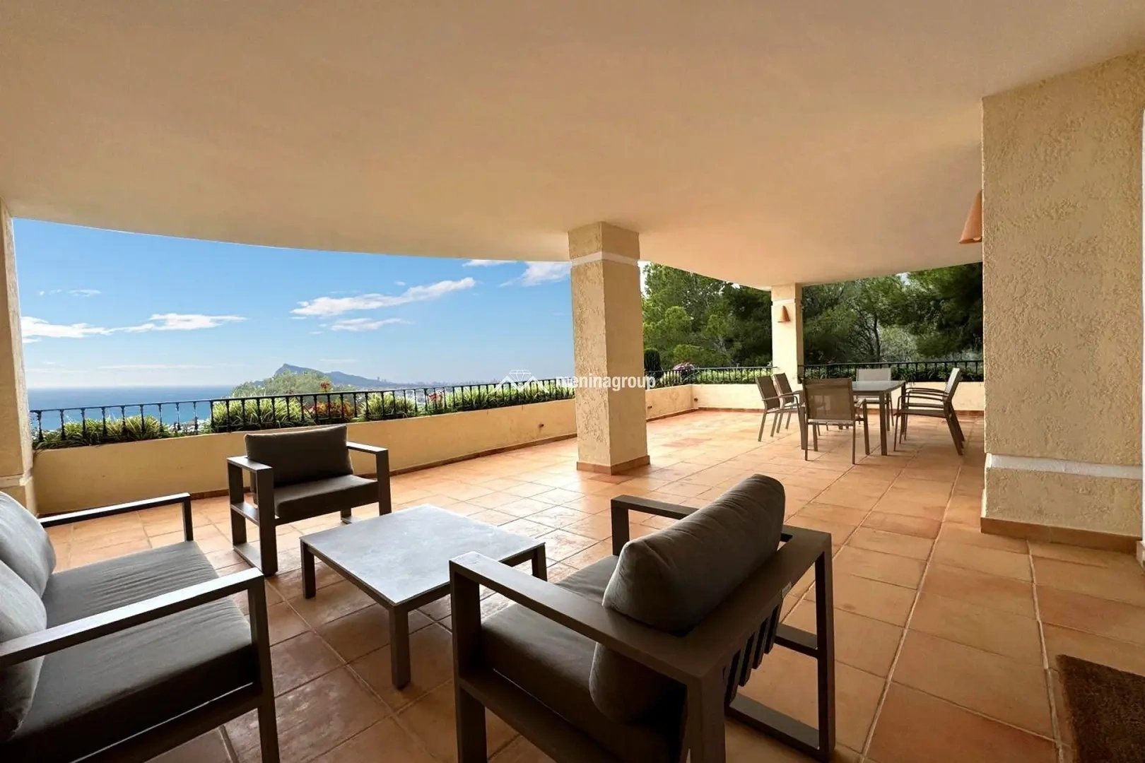 3 bedroom sea view apartment with terrace