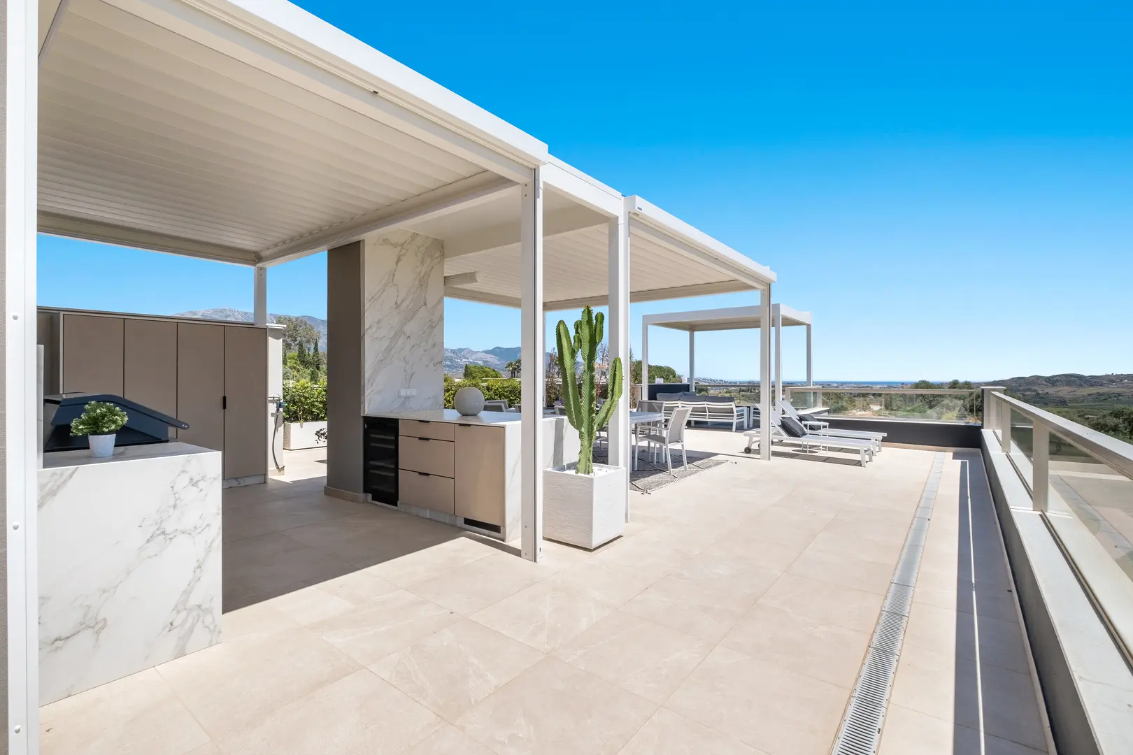 3 bedroom apartment with swimming pool