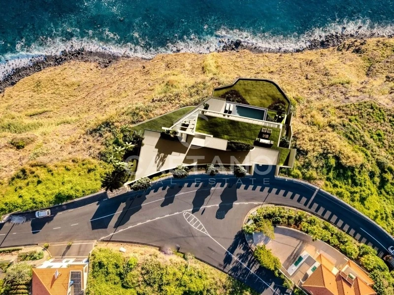 3 bedroom sea view house with swimming pool