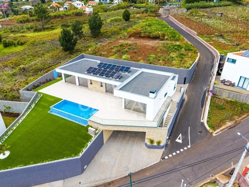 2 - vente maison pieds dans l'eau estreito da calheta madère portugal
