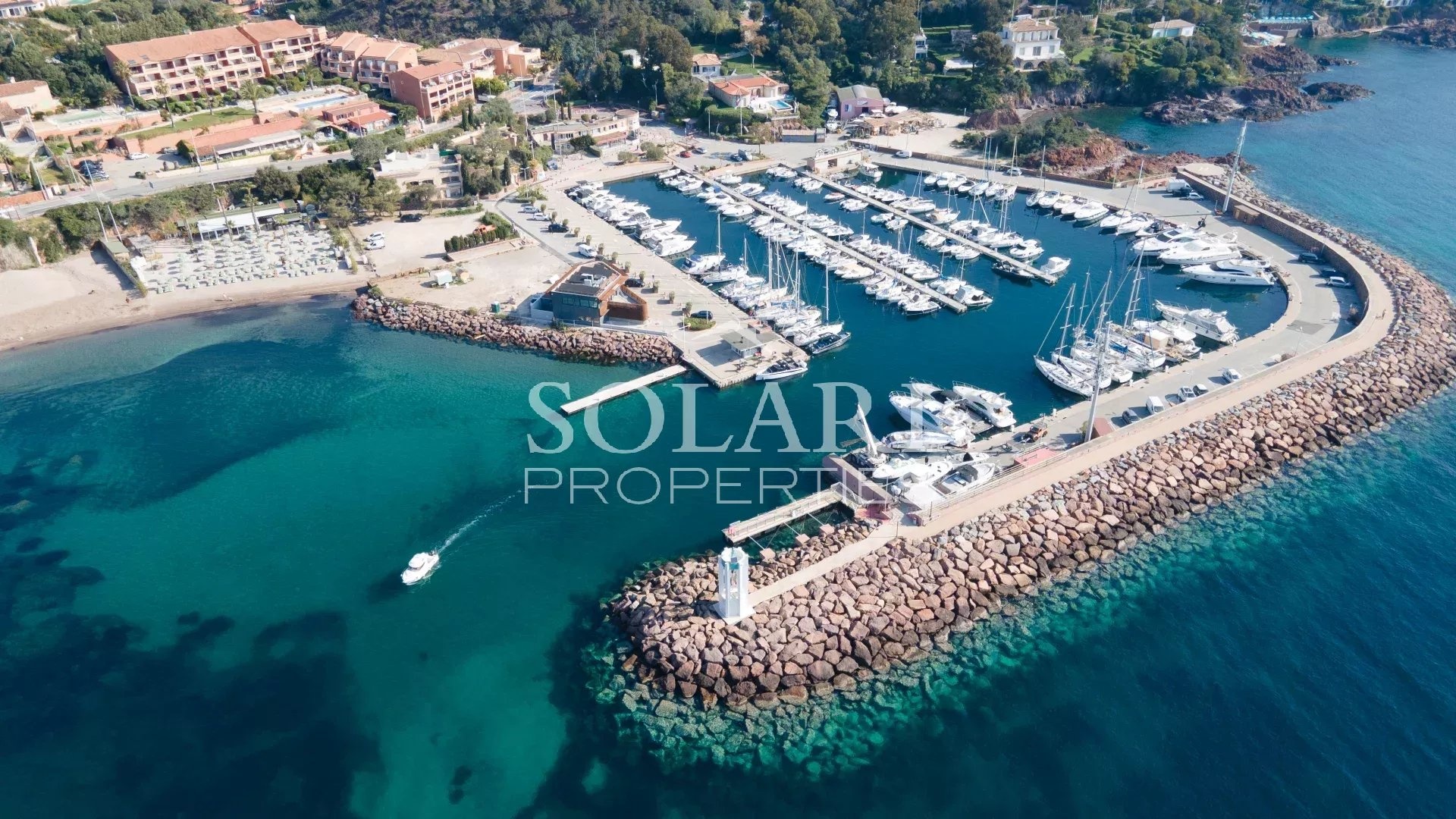 1 - beach walk apartment for vacation rentals in théoule-sur-mer alpes-maritimes france