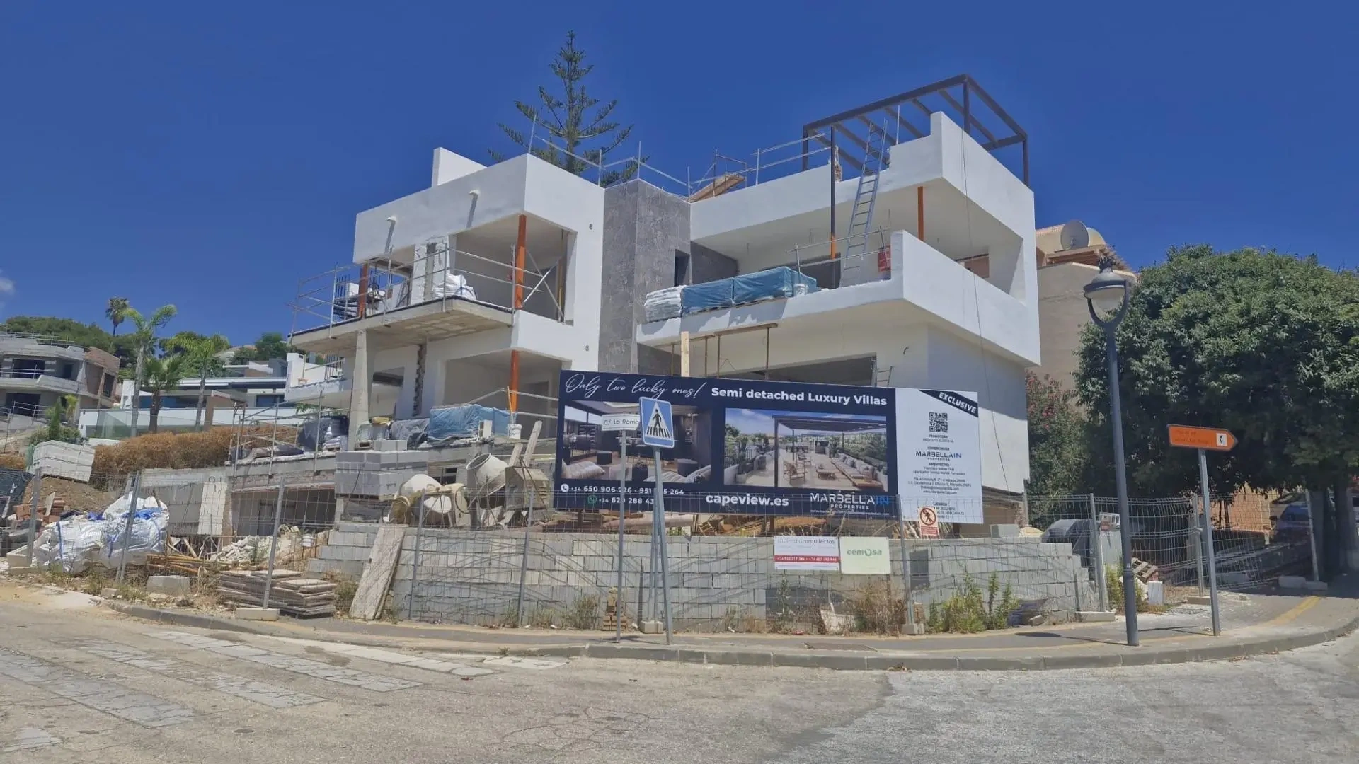 Beach walk houses and apartments for sale in Spain | Meretdemeures.com