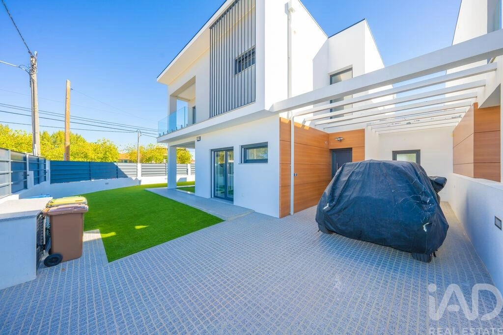 2 - villa for sale in fernão ferro lisbon region portugal