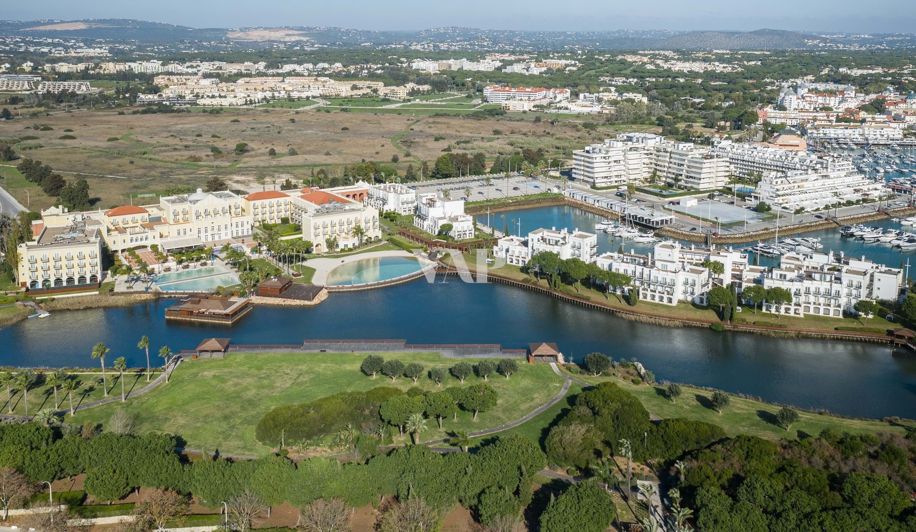 2 - vente commerce vilamoura algarve portugal