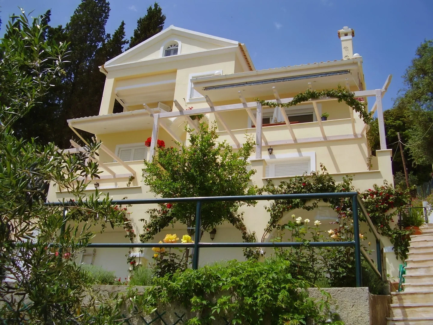 1 - vente maison pieds dans l'eau achílleion îles ioniennes grèce