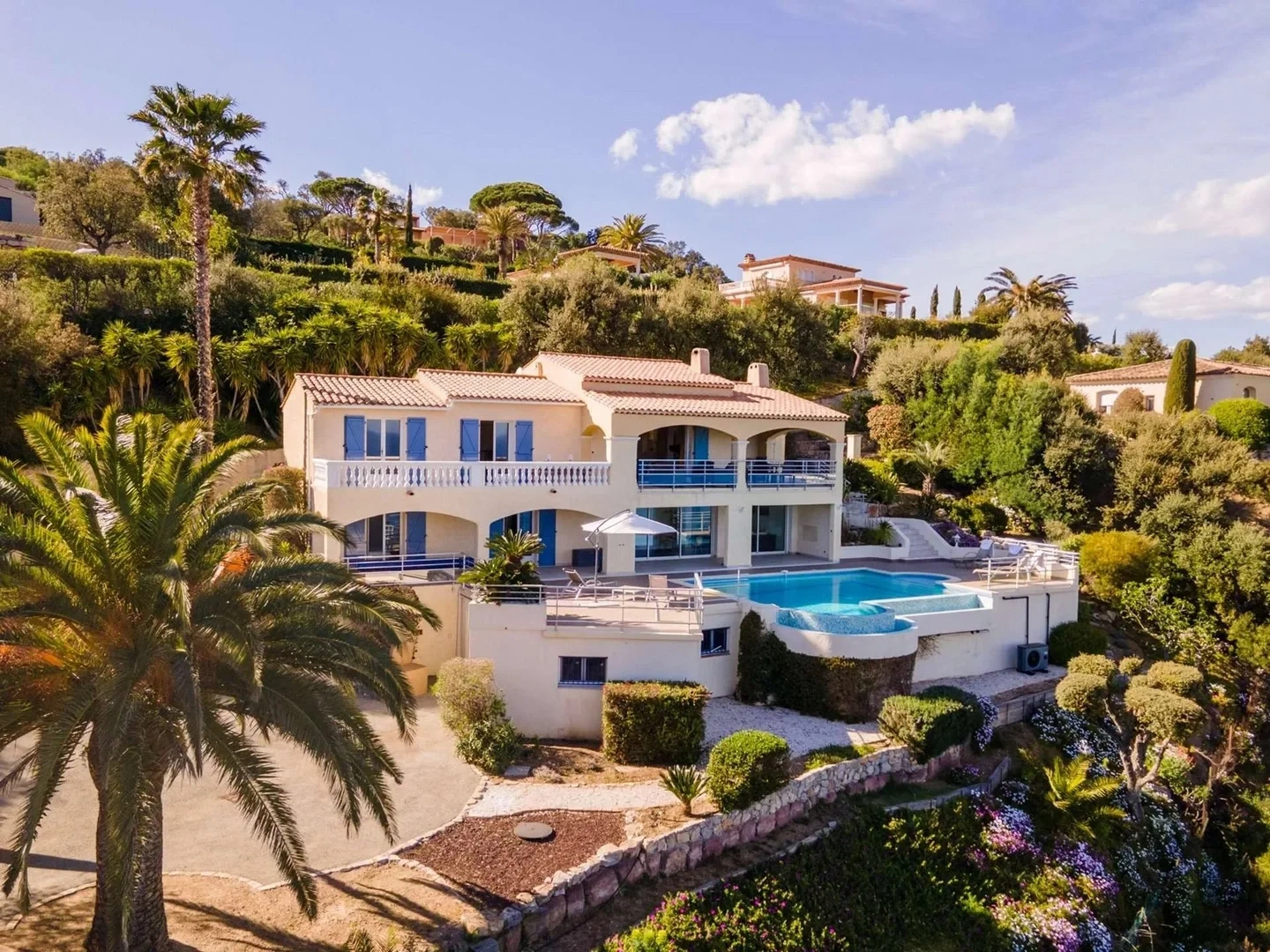 Casa vista mare con piscina
