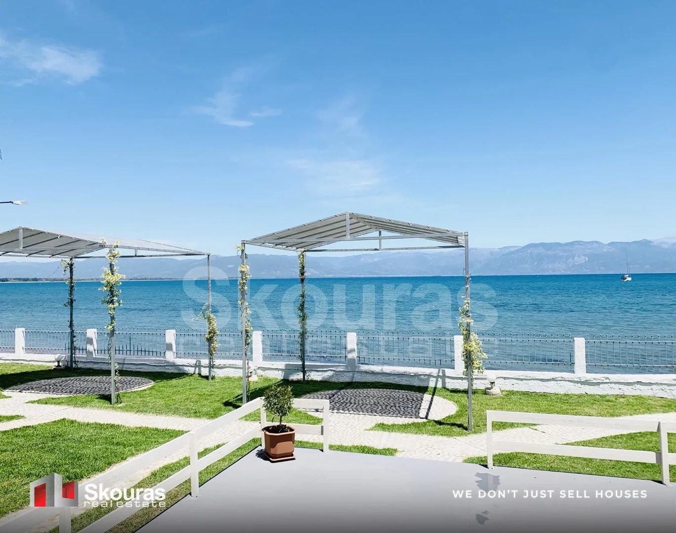 1 - vente maison pieds dans l'eau petalídhion péloponnèse grèce