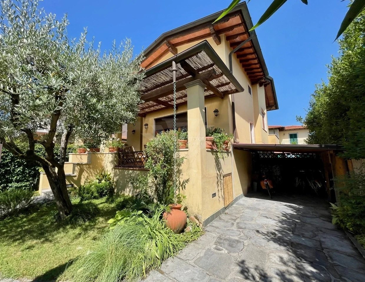 1 - venta casa pietrasanta toscana italia