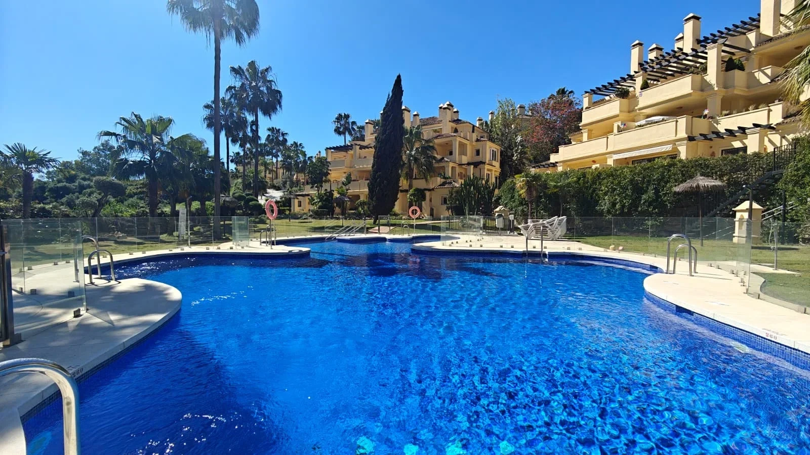 1 - verkoop appartement uitzicht op zee casares - costa del sol andalusië spanje