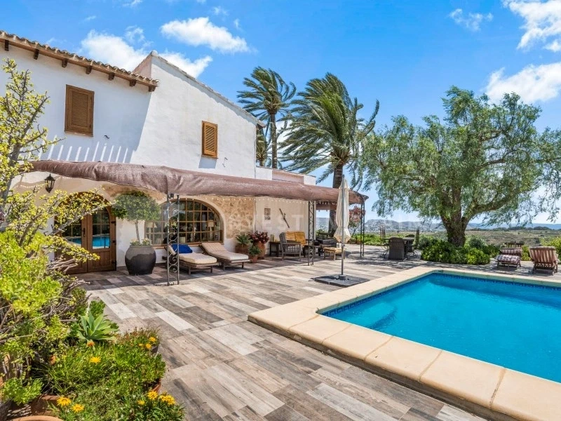 Casa vista al mar con piscina