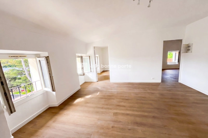1 - beach walk apartment for sale in toulon var france