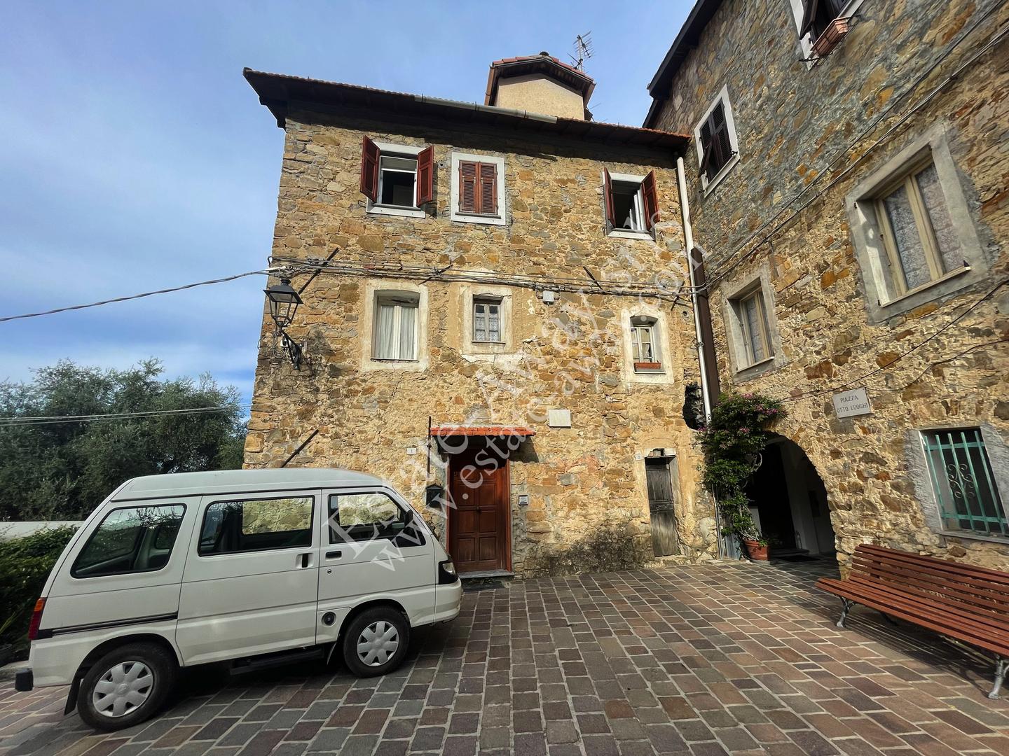 2 - venta casa soldano liguria italia