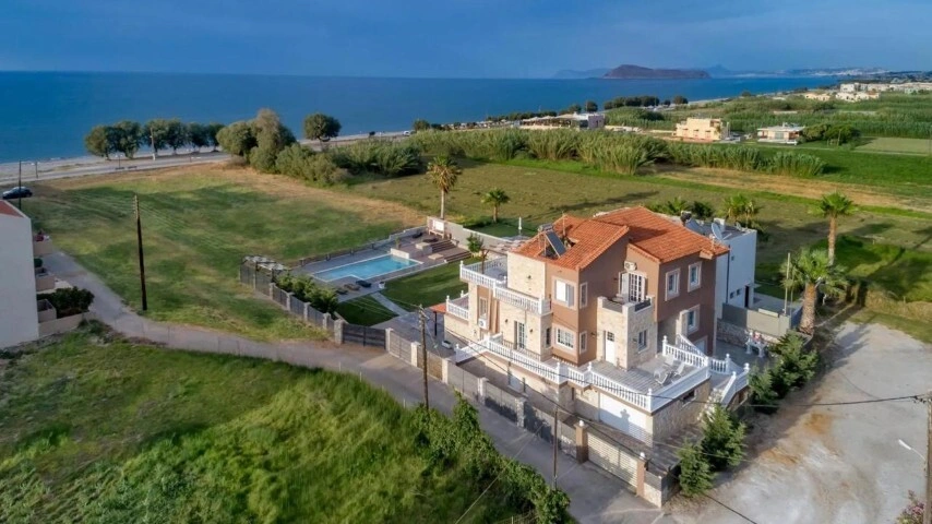 Maison vue mer avec piscine