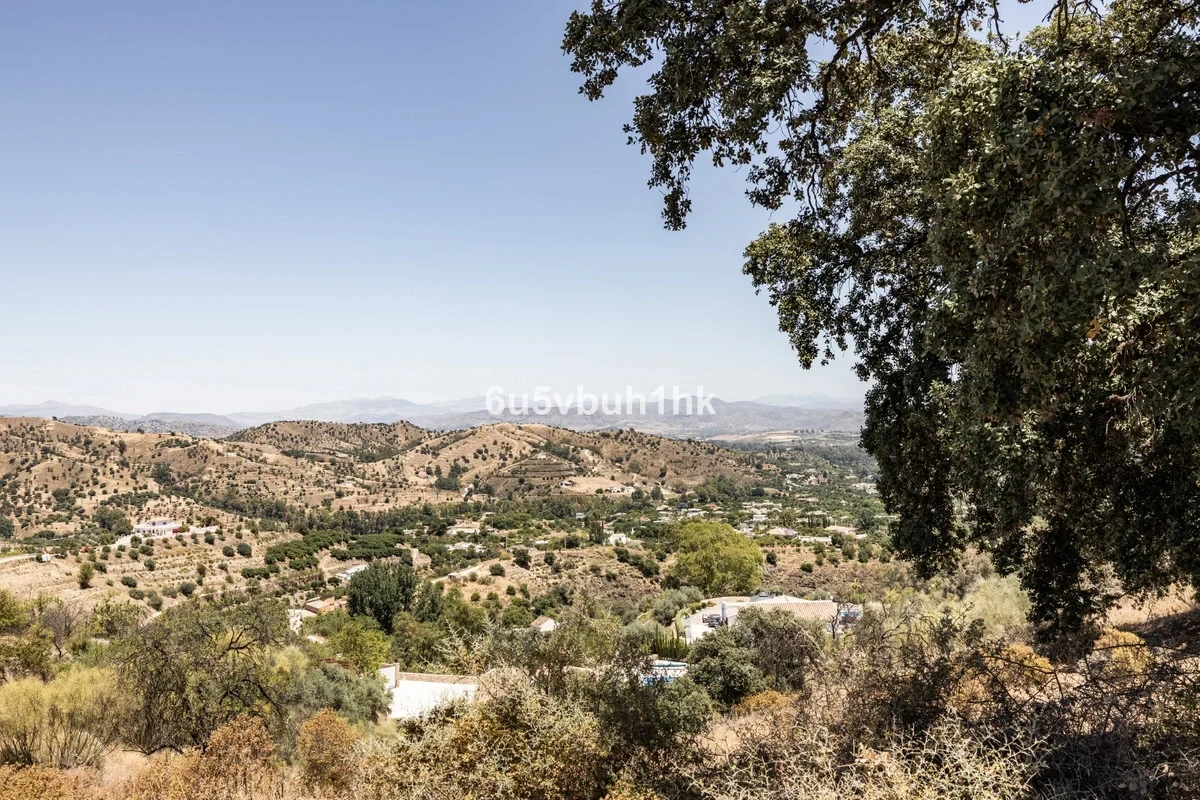 Terreno de 79 953 m²