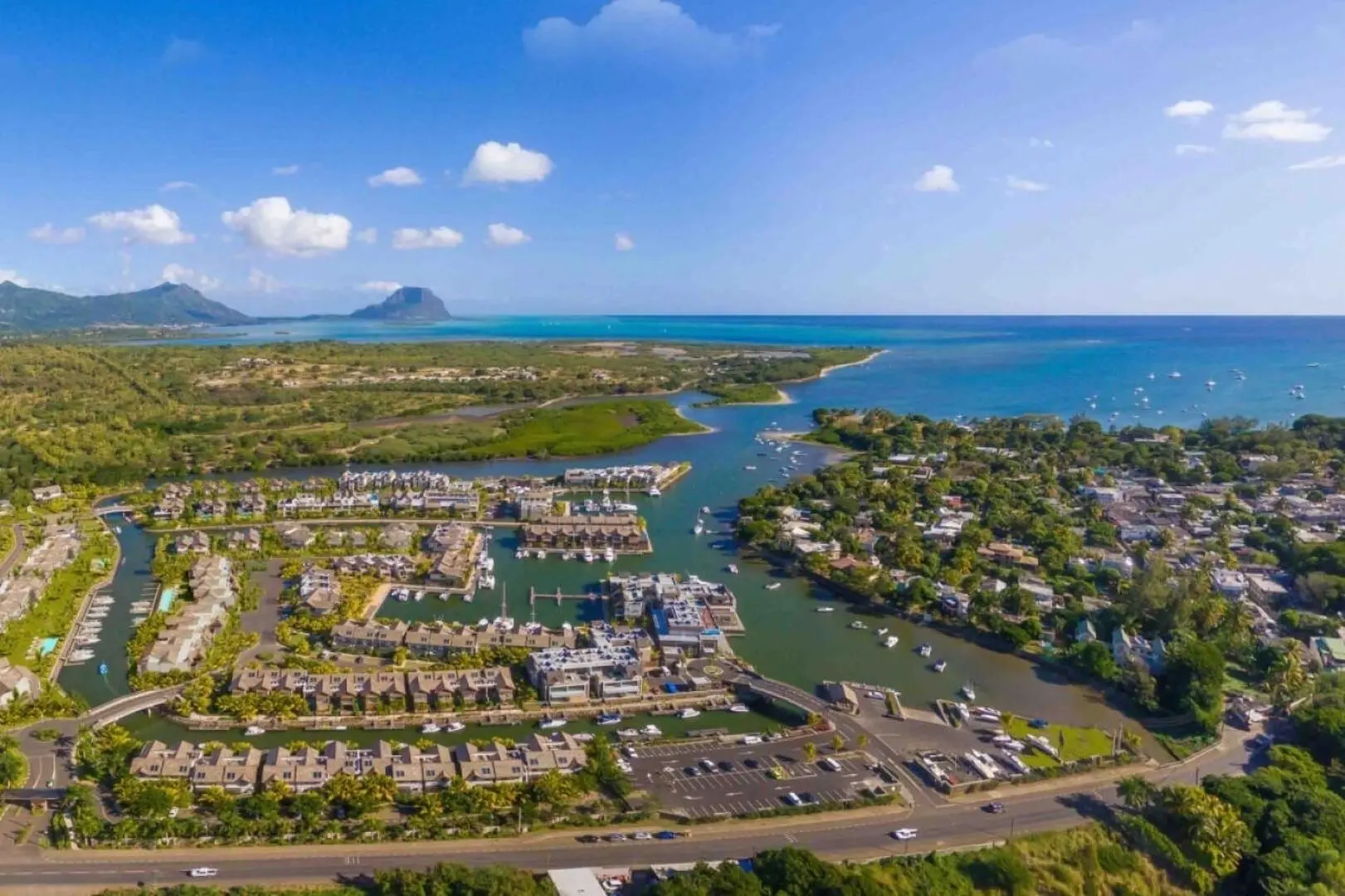 1 - vente maison pieds dans l'eau rivière noire rivière noire île maurice
