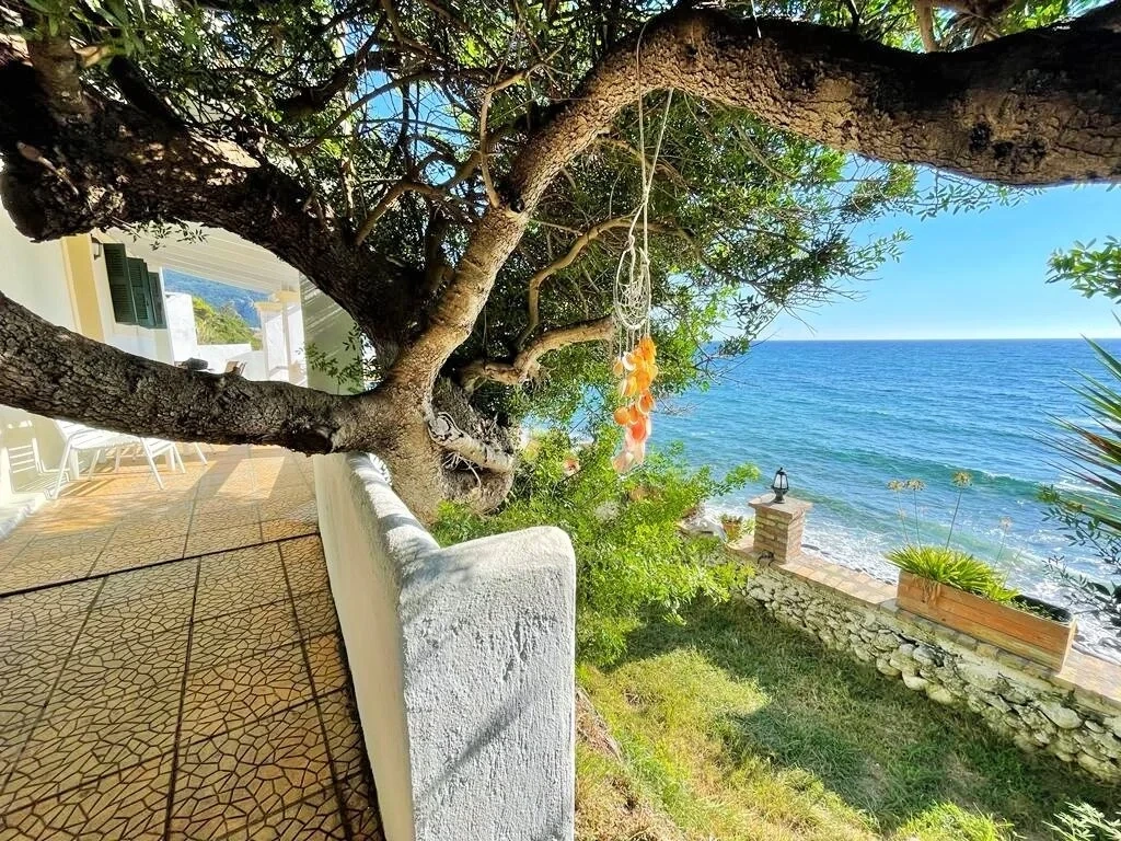 2 - vente maison pieds dans l'eau corfu îles ioniennes grèce