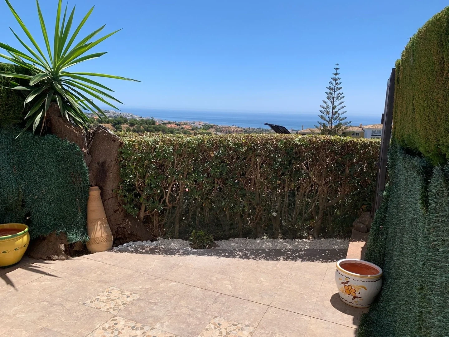 Apartamento frente ao mar com piscina