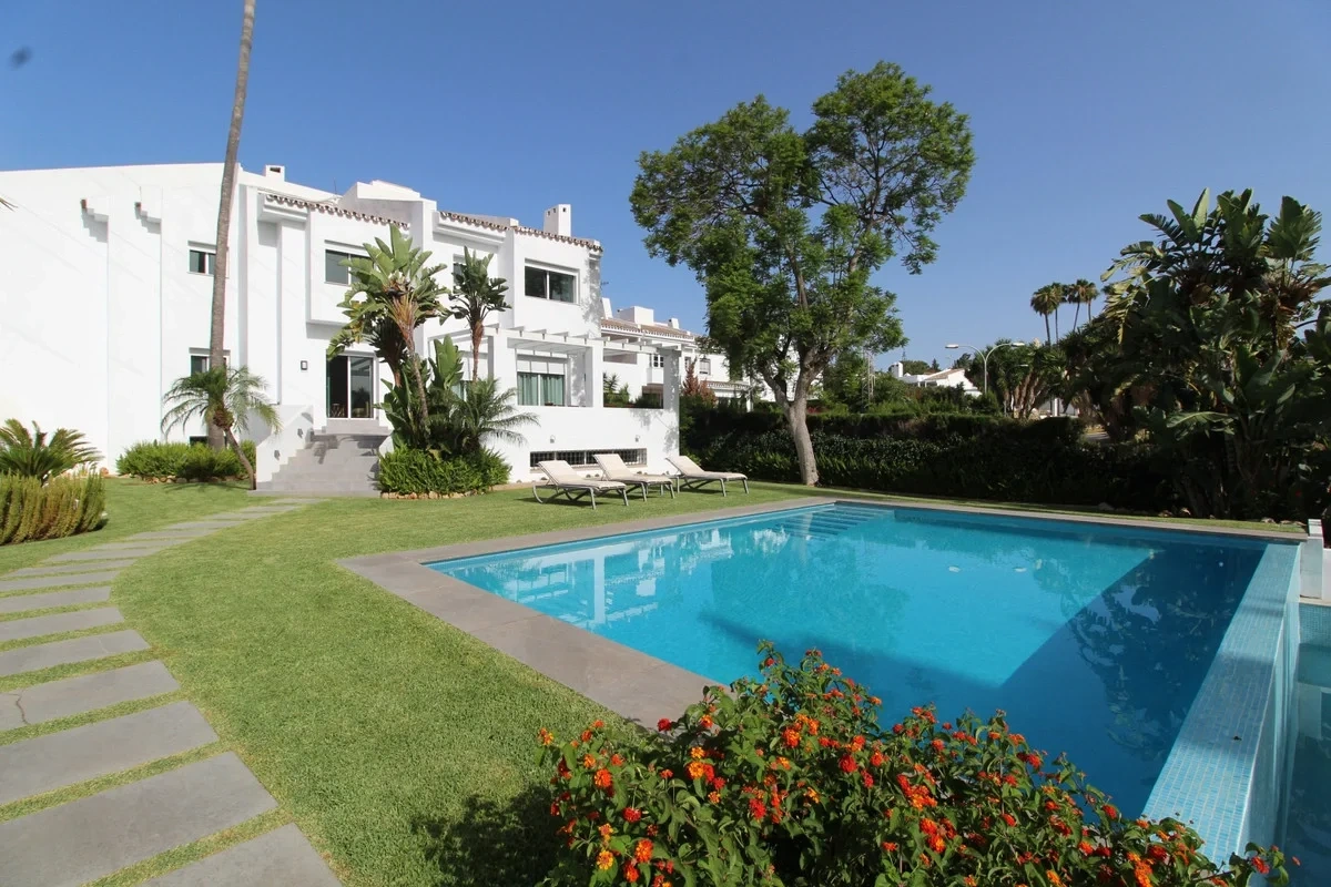 1 - verkauf haus strandpromenade nueva andalucia andalusien spanien